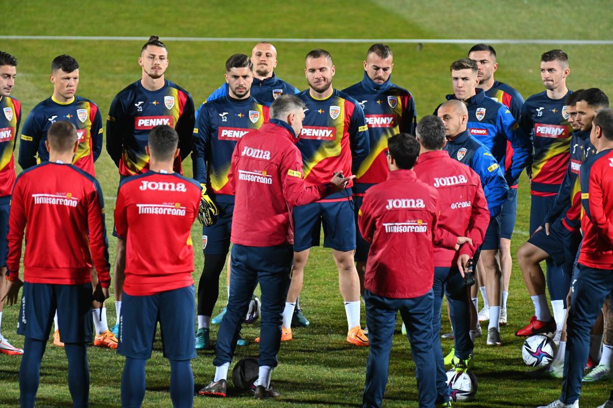 România - Grecia. Imaginea - indiciu care dezvăluie planurile lui Iordănescu » 4 fotbaliști lăsați în afara lotului