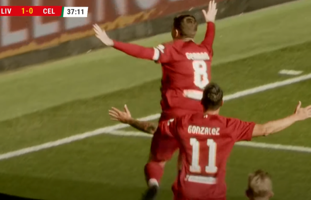 Fanii lui Celtic au început să arunce cu obiecte înspre Steven Gerrard, după ce legenda lui Liverpool i-a provocat