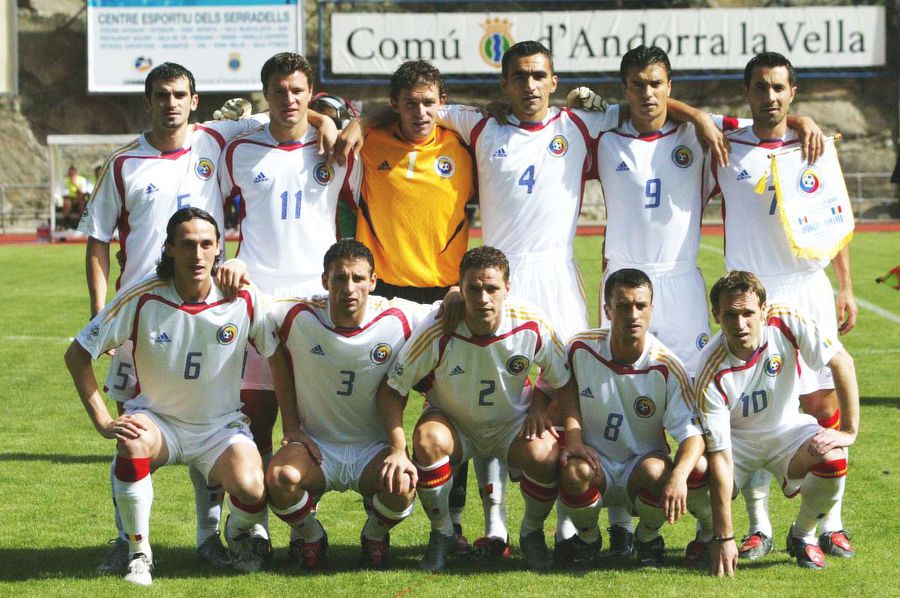România cu Andorra, în 2004: Bărcăuan, Niculae, Lobonț, Iencsi, Pancu, Neaga / Șoavă, Raț, Stoican, Caramarin, Cernat Generația lui Ianis Hagi s-a chinuit cu ei la juniori » Șase sunt acum la naționala Andorrei