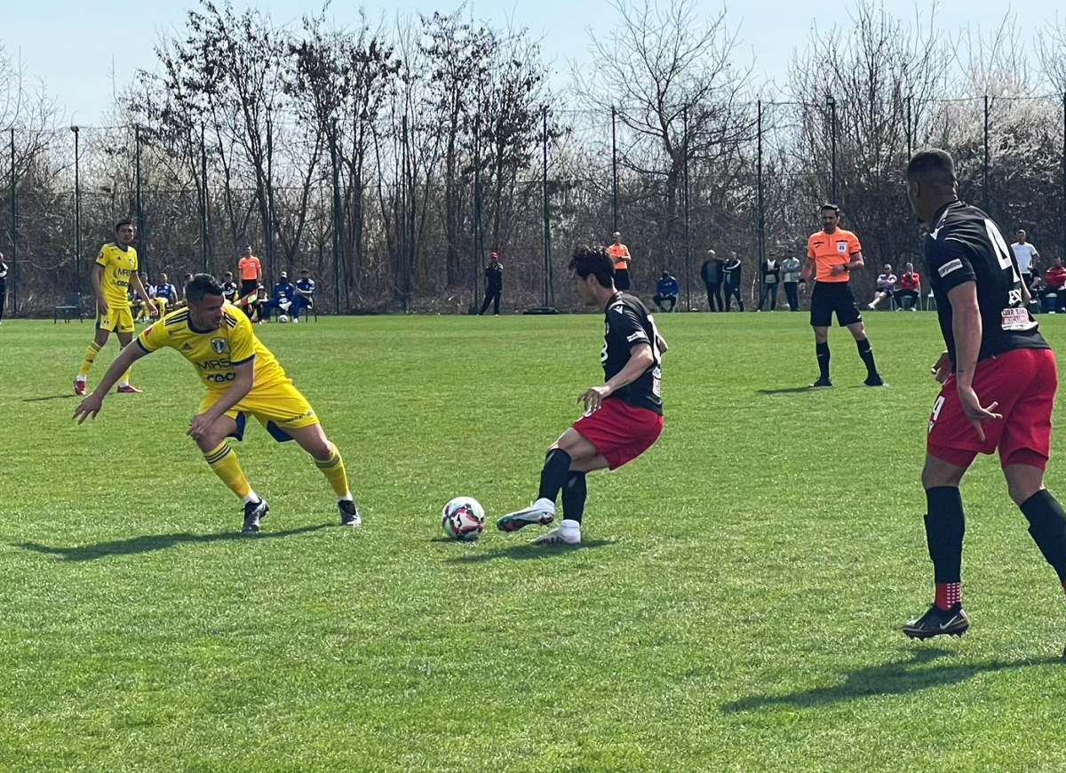 Dinamo - Petrolul, meci tare » Final încins, au intervenit stewarzii: „E amical sau ce e?!”