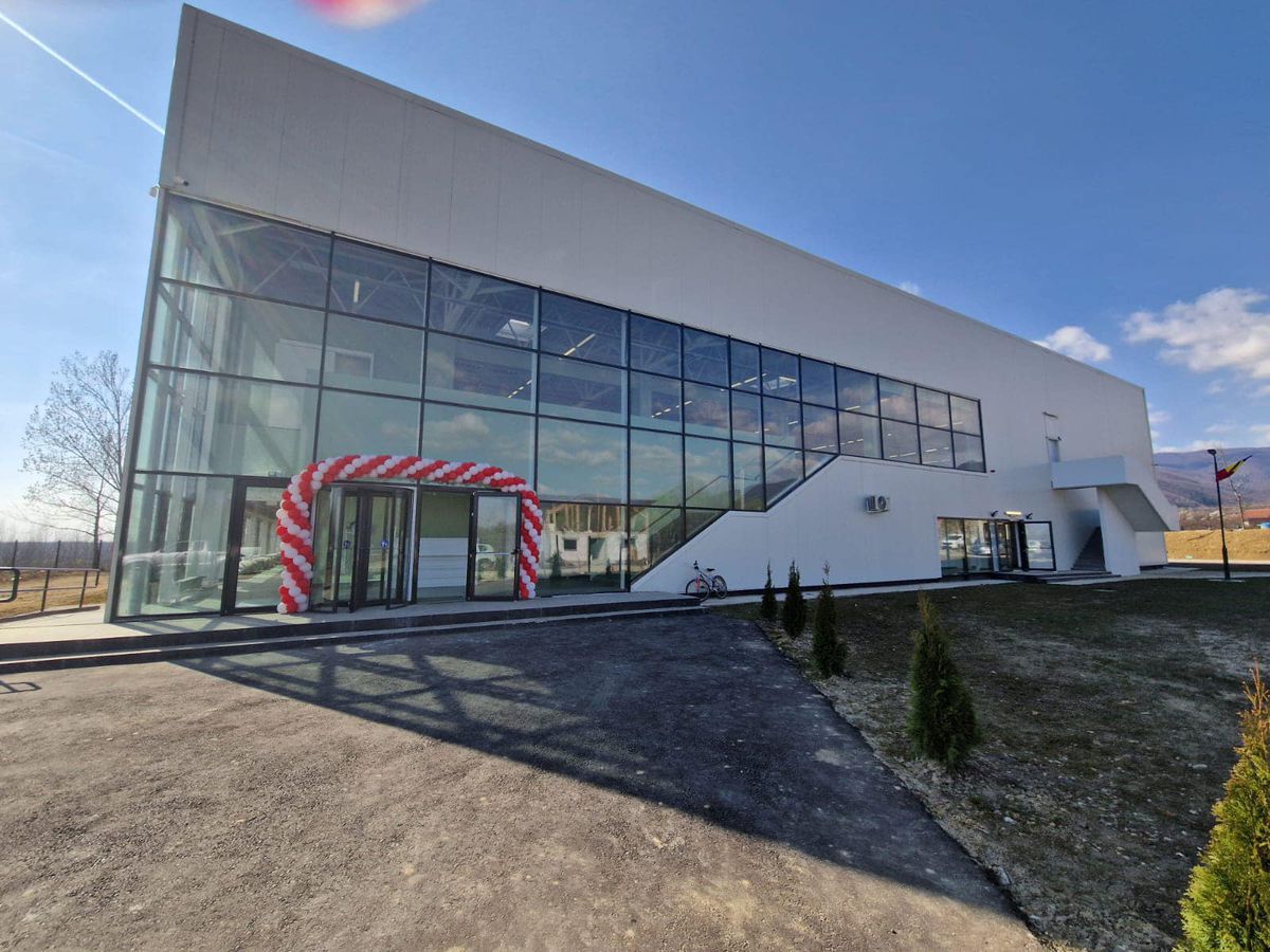 Legendele „Craiovei Maxima” au participat la inaugurarea unei săli de un milion de euro » Imagini inedite