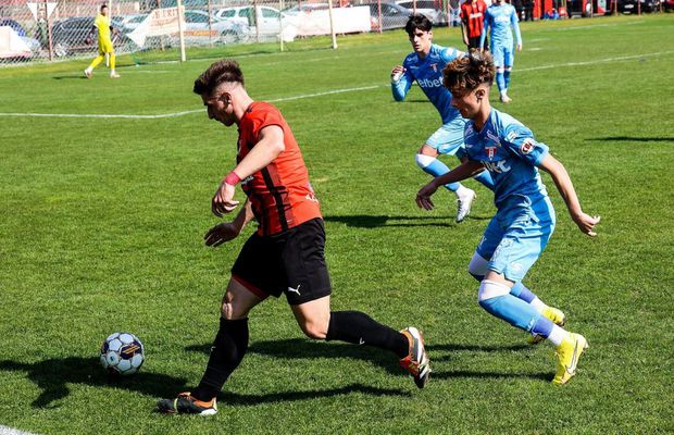 Mircea Rednic a testat juniori de la Academia UTA în amicalul pierdut cu o divizionară secundă » Mai mulți titulari sunt la loturile naționale, alții au fost menajați