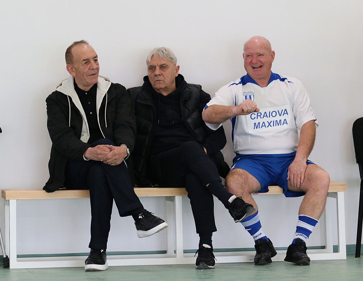 Legendele „Craiovei Maxima” au participat la inaugurarea unei săli de un milion de euro » Imagini inedite