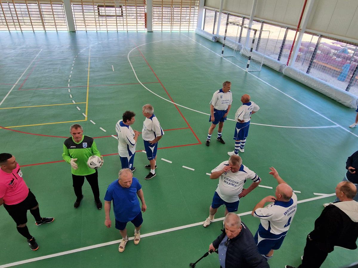 Legendele „Craiovei Maxima” au participat la inaugurarea unei săli de un milion de euro » Imagini inedite