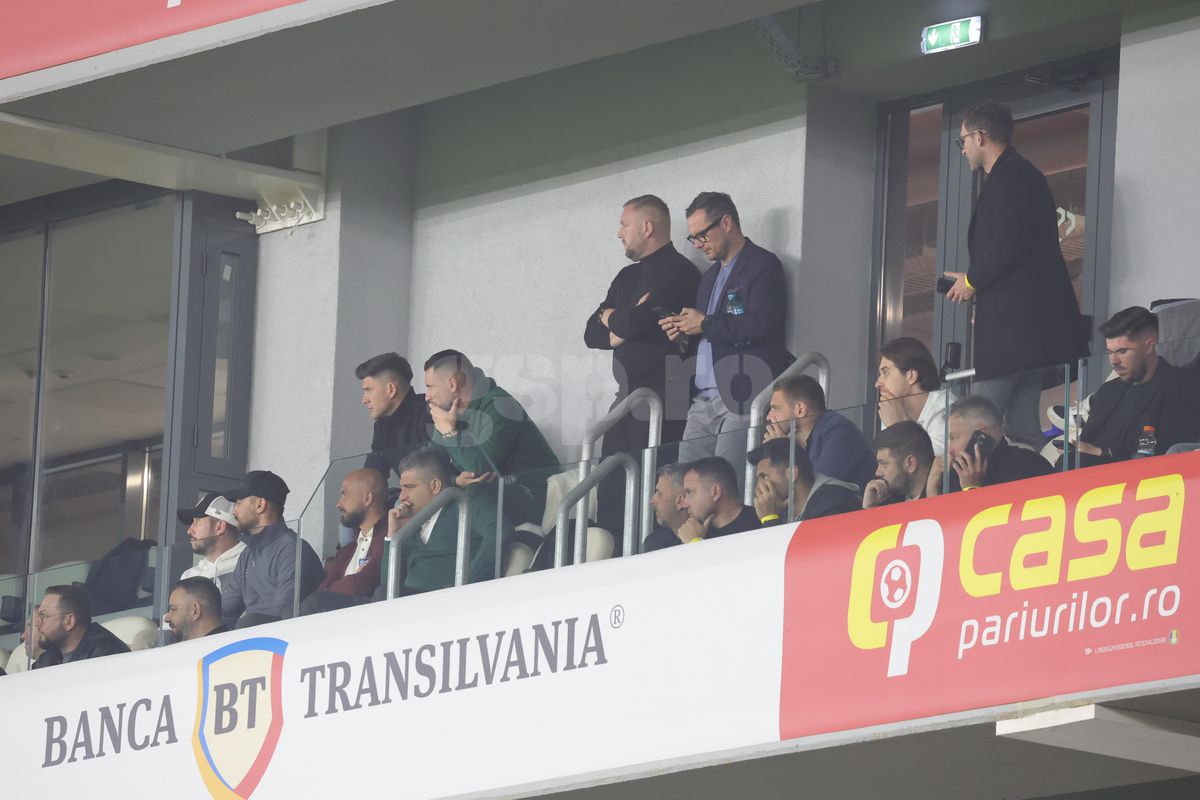 Îi mai recunoști? Ce foști fotbaliști de la Steaua, Dinamo și Rapid au fost în tribune la România U21 - Olanda U21
