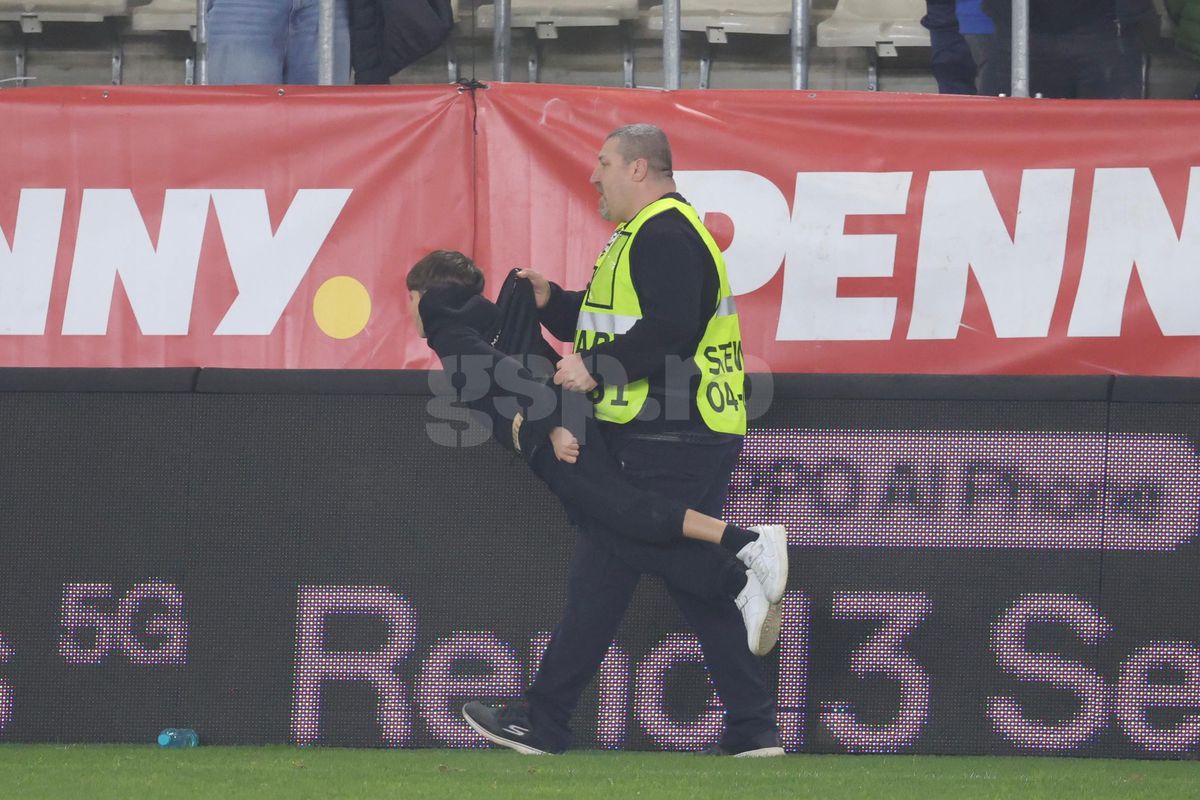 Imagini de la finalul meciului dintre România U21 și Olanda U21