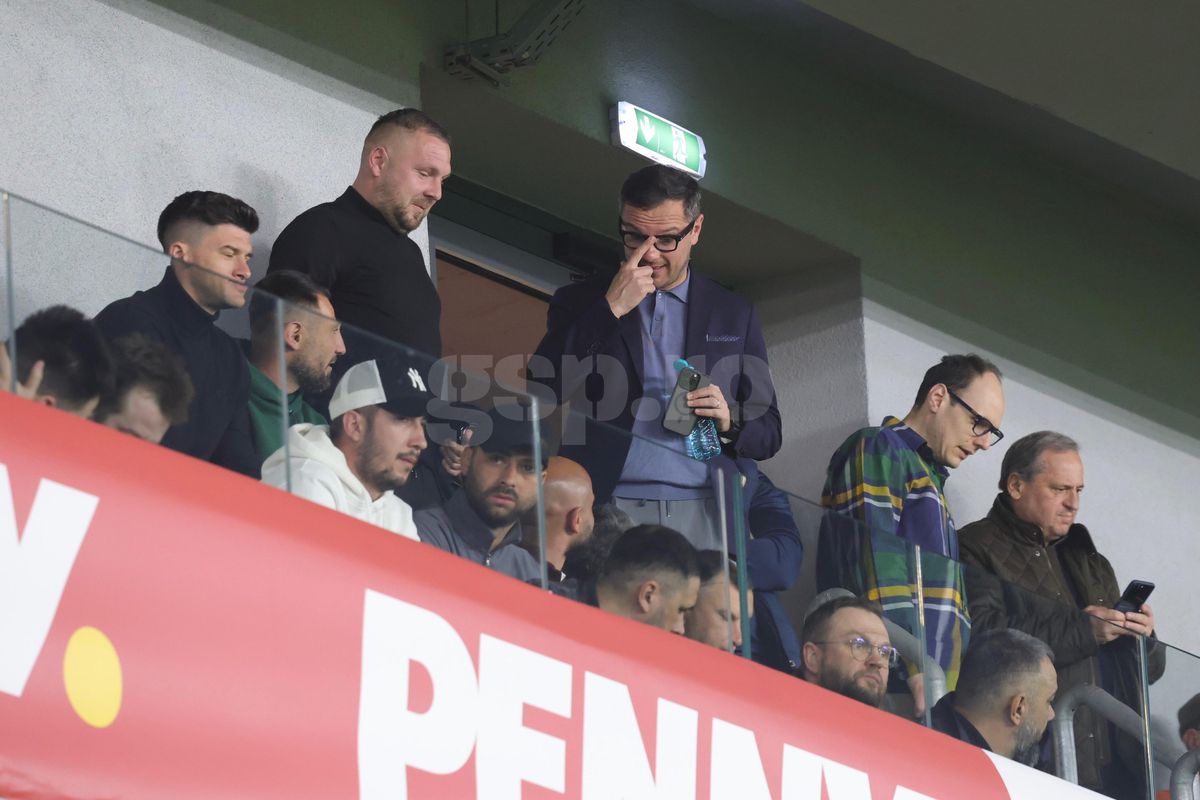 Îi mai recunoști? Ce foști fotbaliști de la Steaua, Dinamo și Rapid au fost în tribune la România U21 - Olanda U21