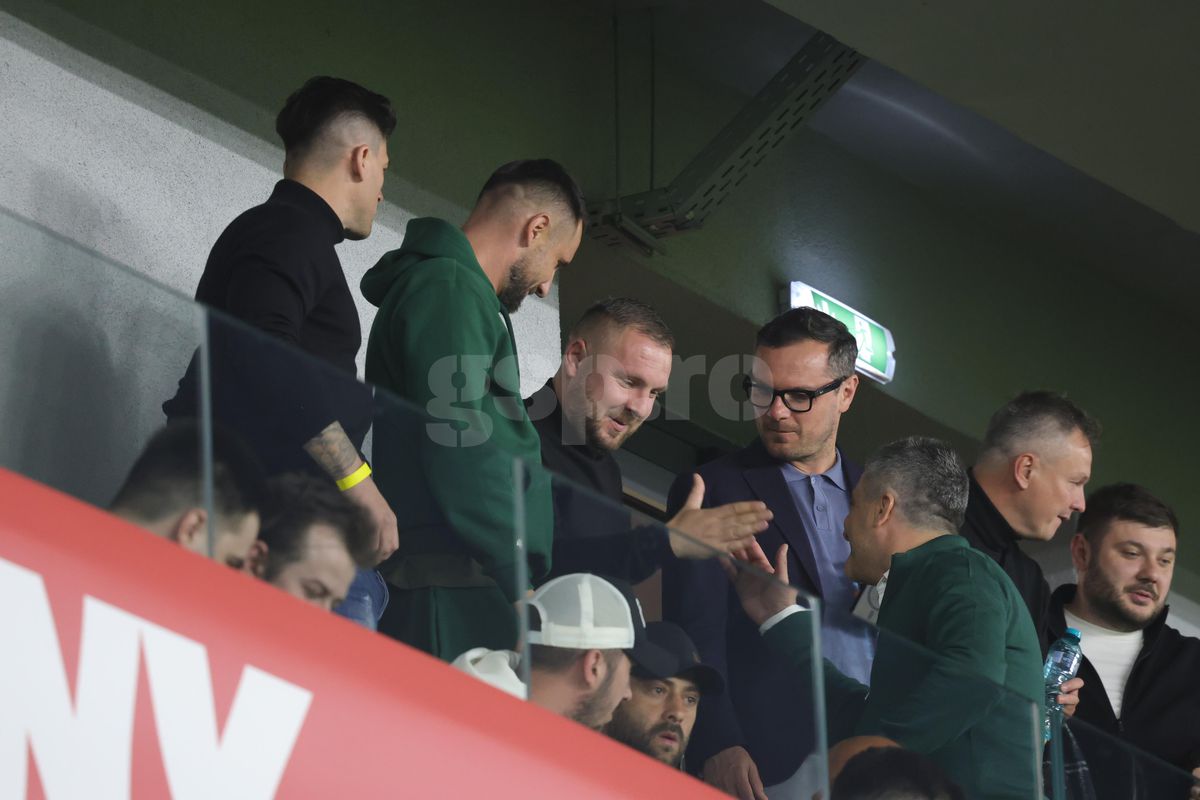 Îi mai recunoști? Ce foști fotbaliști de la Steaua, Dinamo și Rapid au fost în tribune la România U21 - Olanda U21