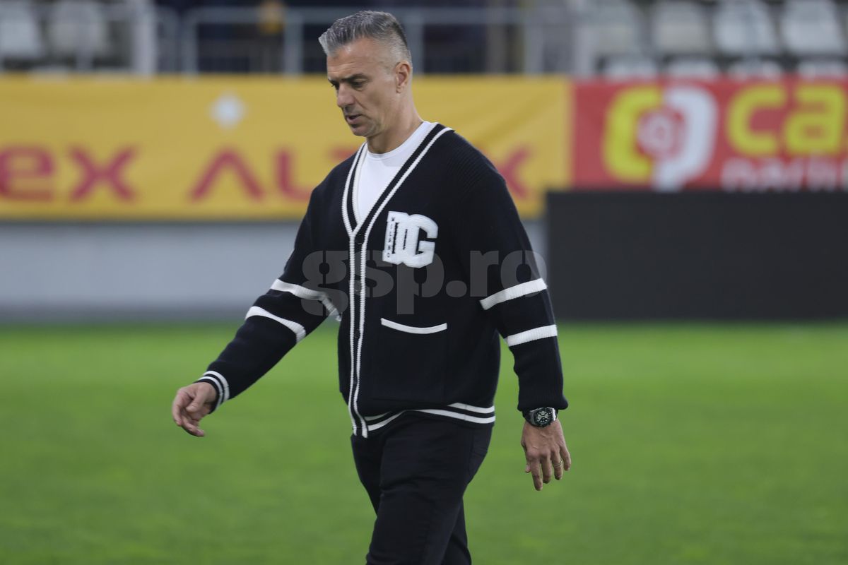 Cum s-a îmbrăcat Daniel Pancu pe „Arcul de Triumf” » Mai scump decât geaca lui Șumudică: și l-a dat jos după câteva minute