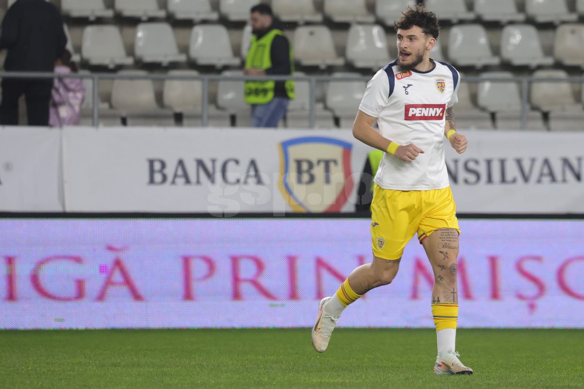 Cum s-a îmbrăcat Daniel Pancu pe „Arcul de Triumf” » Mai scump decât geaca lui Șumudică: și l-a dat jos după câteva minute