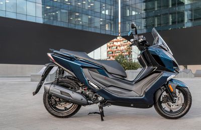 De ce mulți oameni aleg scuterele pentru deplasările lor urbane în locul autoturismelor?