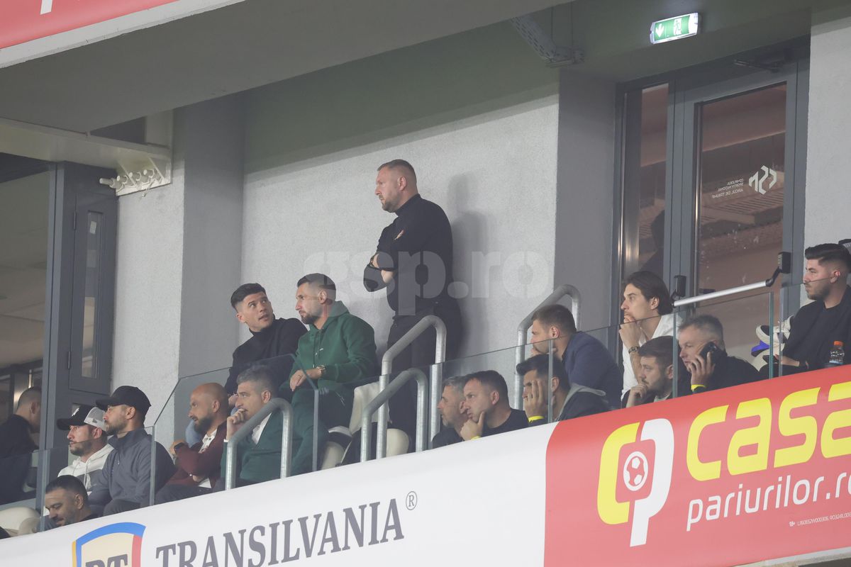 Îi mai recunoști? Ce foști fotbaliști de la Steaua, Dinamo și Rapid au fost în tribune la România U21 - Olanda U21