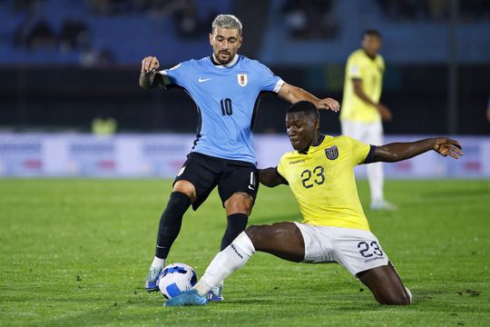 Giorgian de Arrascaeta (stânga) a fost exclus din lotul Uruguayului de Bielsa. Foto: Guliver/GettyImages