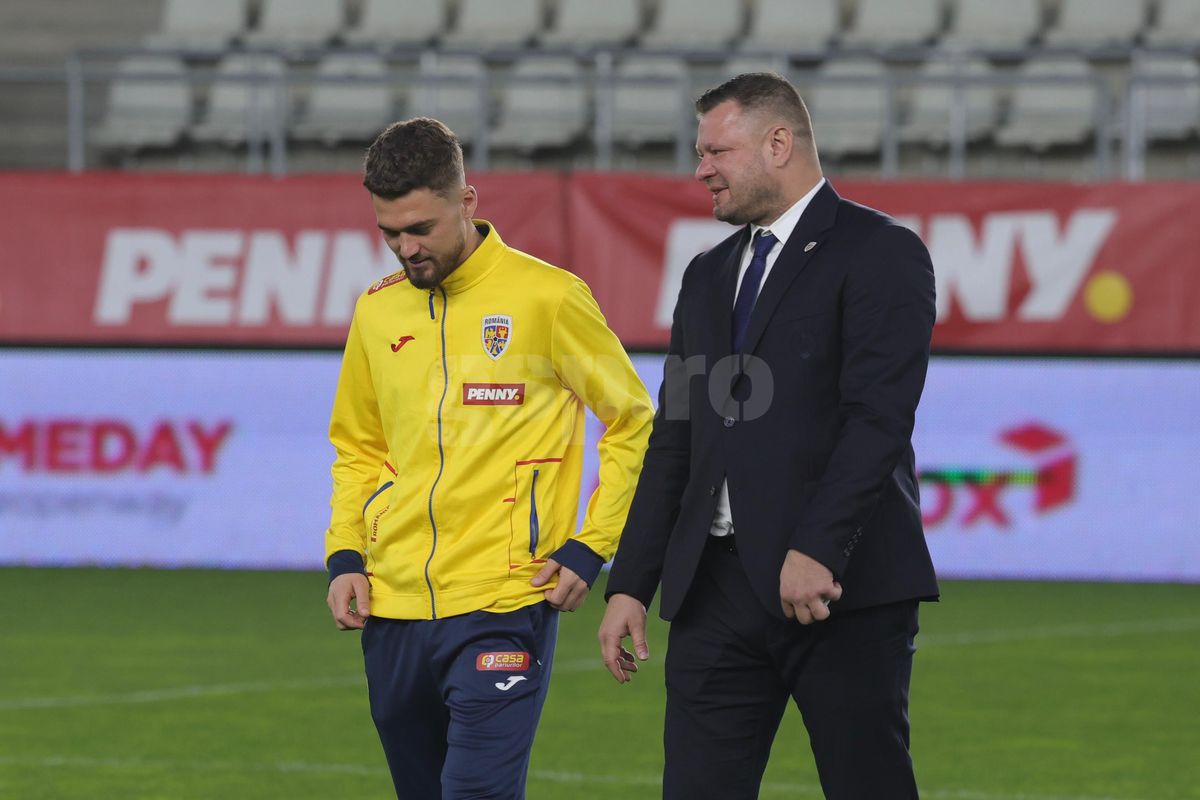 Cum s-a îmbrăcat Daniel Pancu pe „Arcul de Triumf” » Mai scump decât geaca lui Șumudică: și l-a dat jos după câteva minute