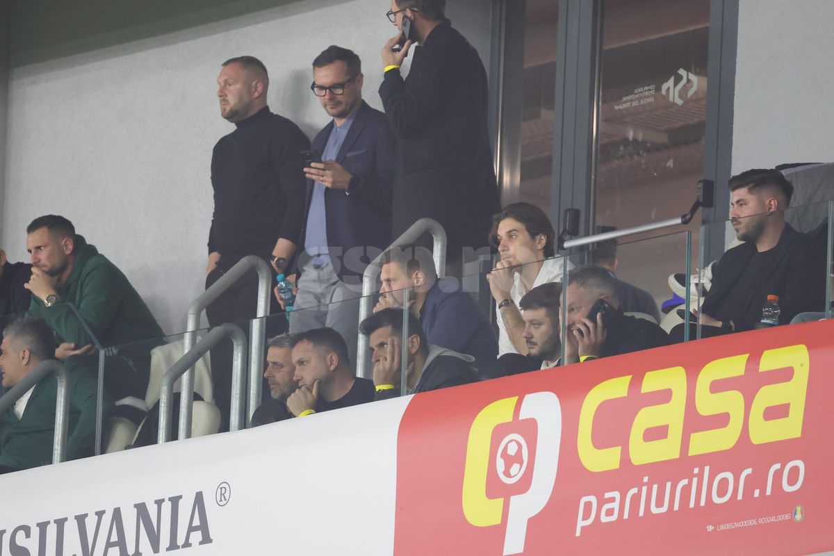 Îi mai recunoști? Ce foști fotbaliști de la Steaua, Dinamo și Rapid au fost în tribune la România U21 - Olanda U21