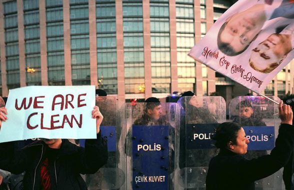 Cele două cuvinte rostite de Jose Mourinho au devenit sloganul revoltelor din Turcia