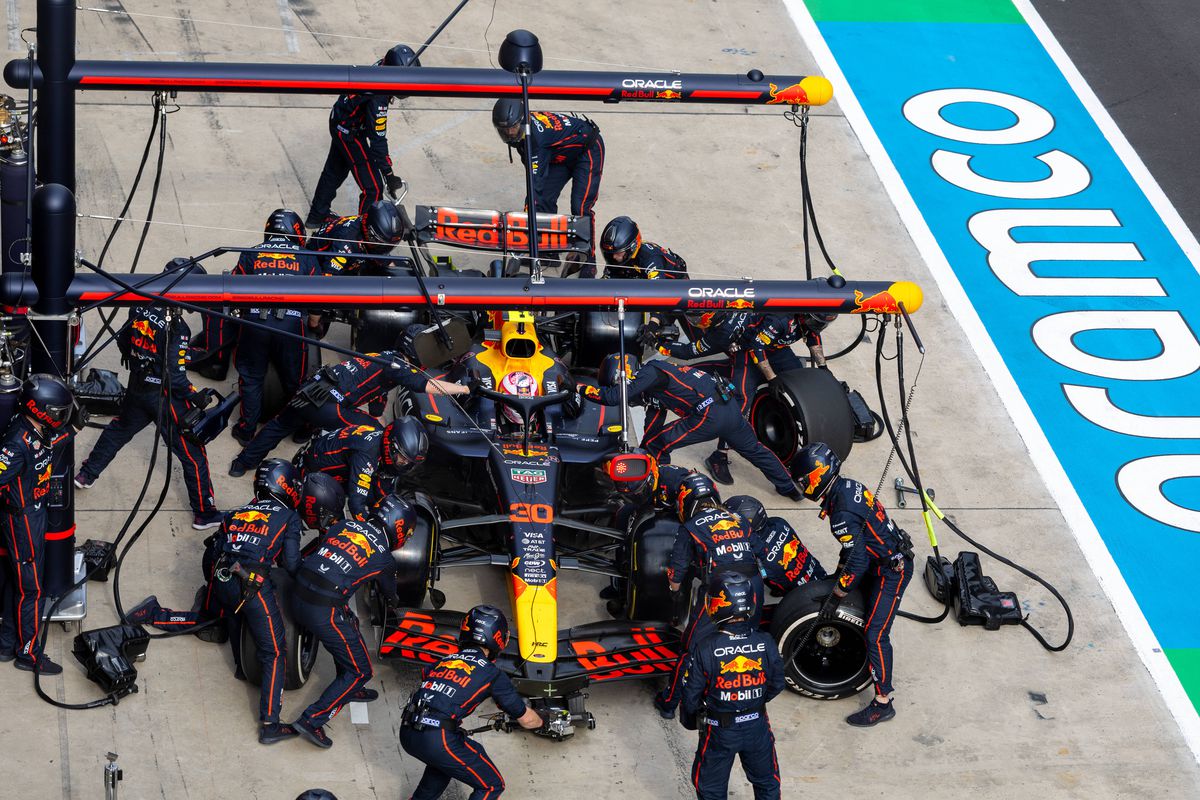 Nu doar retrogradat, ci în pericol de a ieși DE TOT din Formula 1!