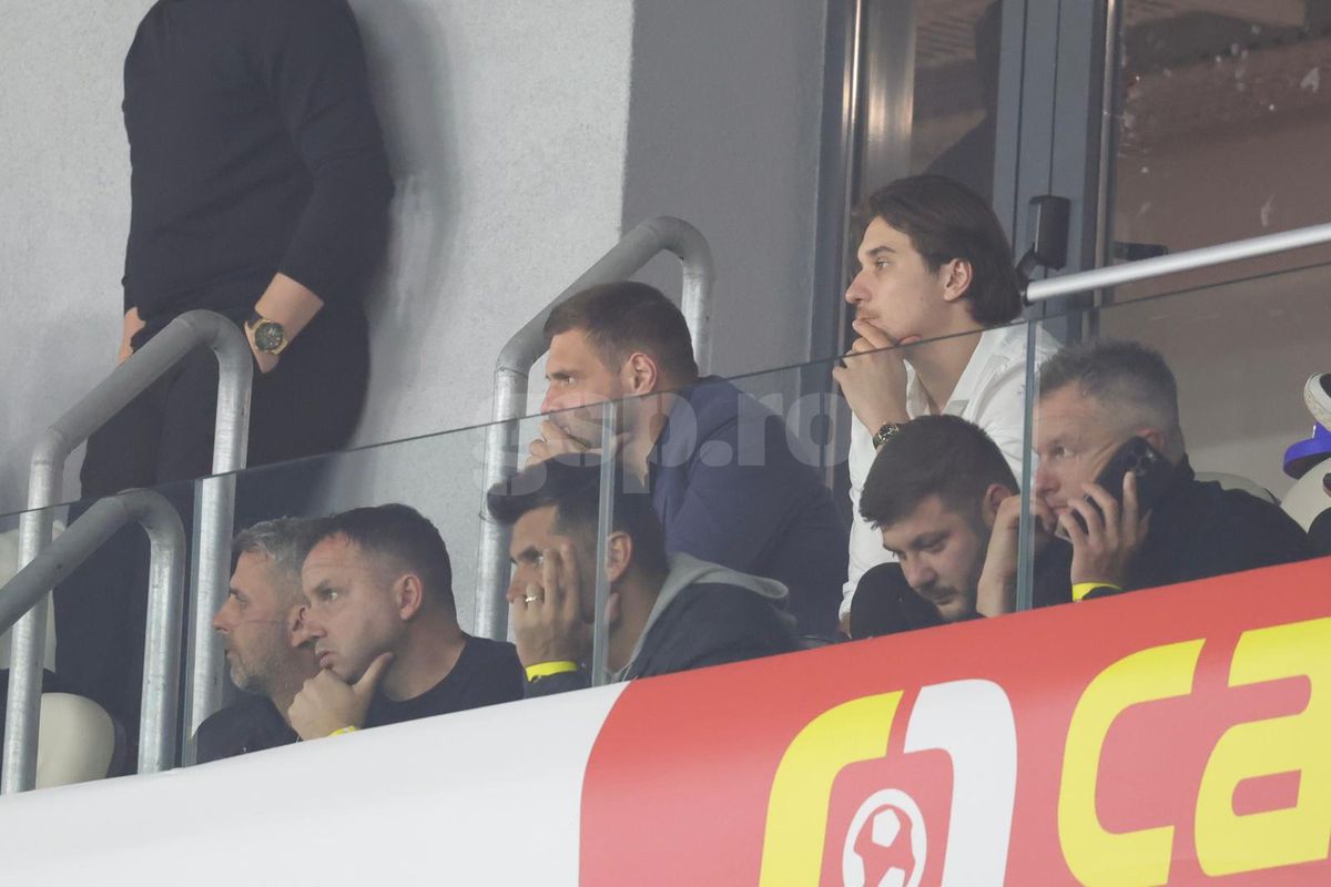 Îi mai recunoști? Ce foști fotbaliști de la Steaua, Dinamo și Rapid au fost în tribune la România U21 - Olanda U21
