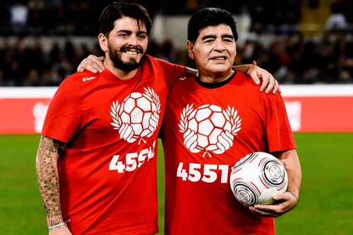 Diego Maradona junior împreună cu tatăl său la un meci caritabil