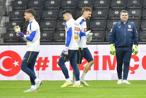 Alexandru Barbu revine cu o nouă ediție GSP Live, astăzi, de la 11:00, alături de jurnalistul GSP Adrian Duță și Justin Gafiuc, unul dintre reporterii Gazetei Sporturilor prezenți la Istanbul.