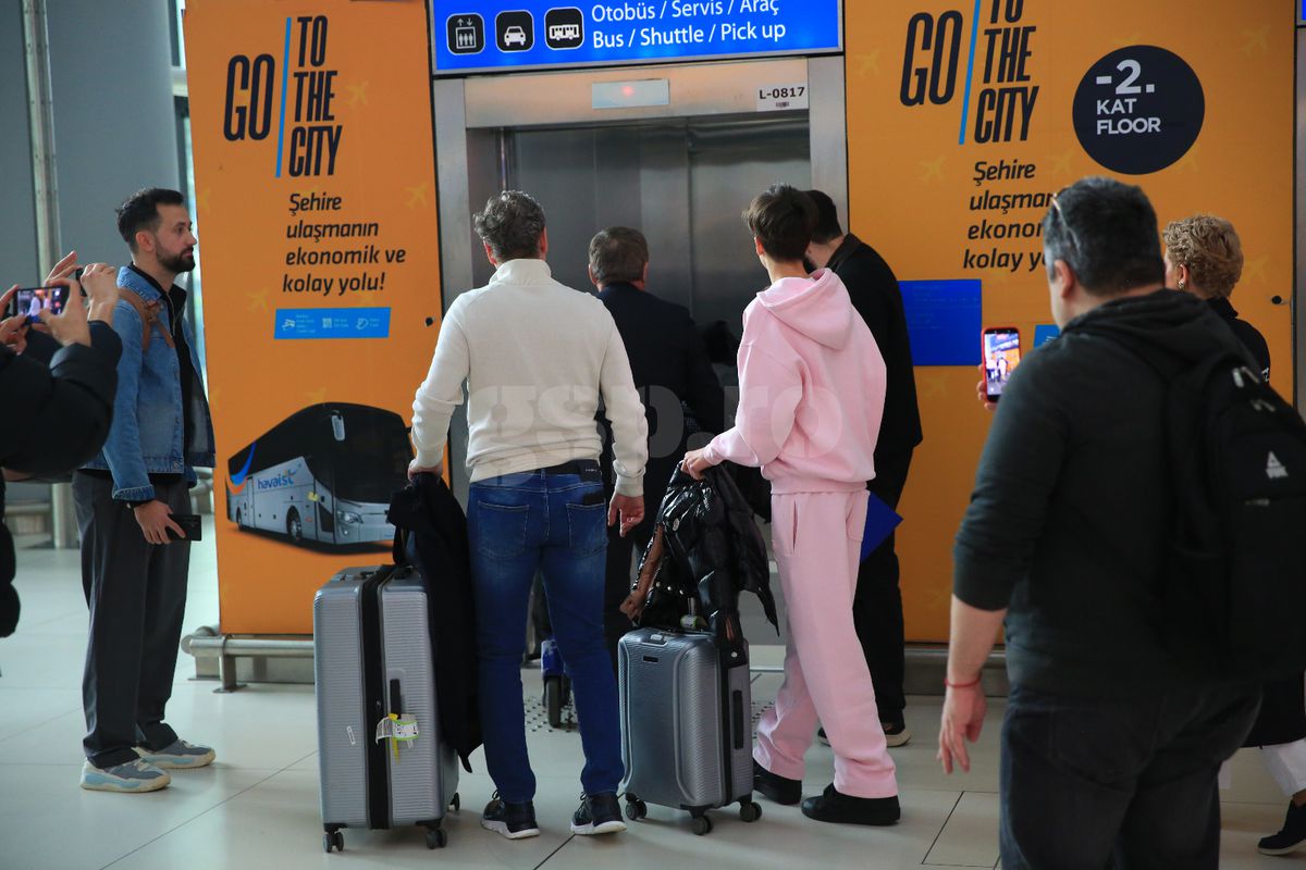 Sosirea Generației de Aur la aeroportul din Istanbul! Scenele surprinse de GSP