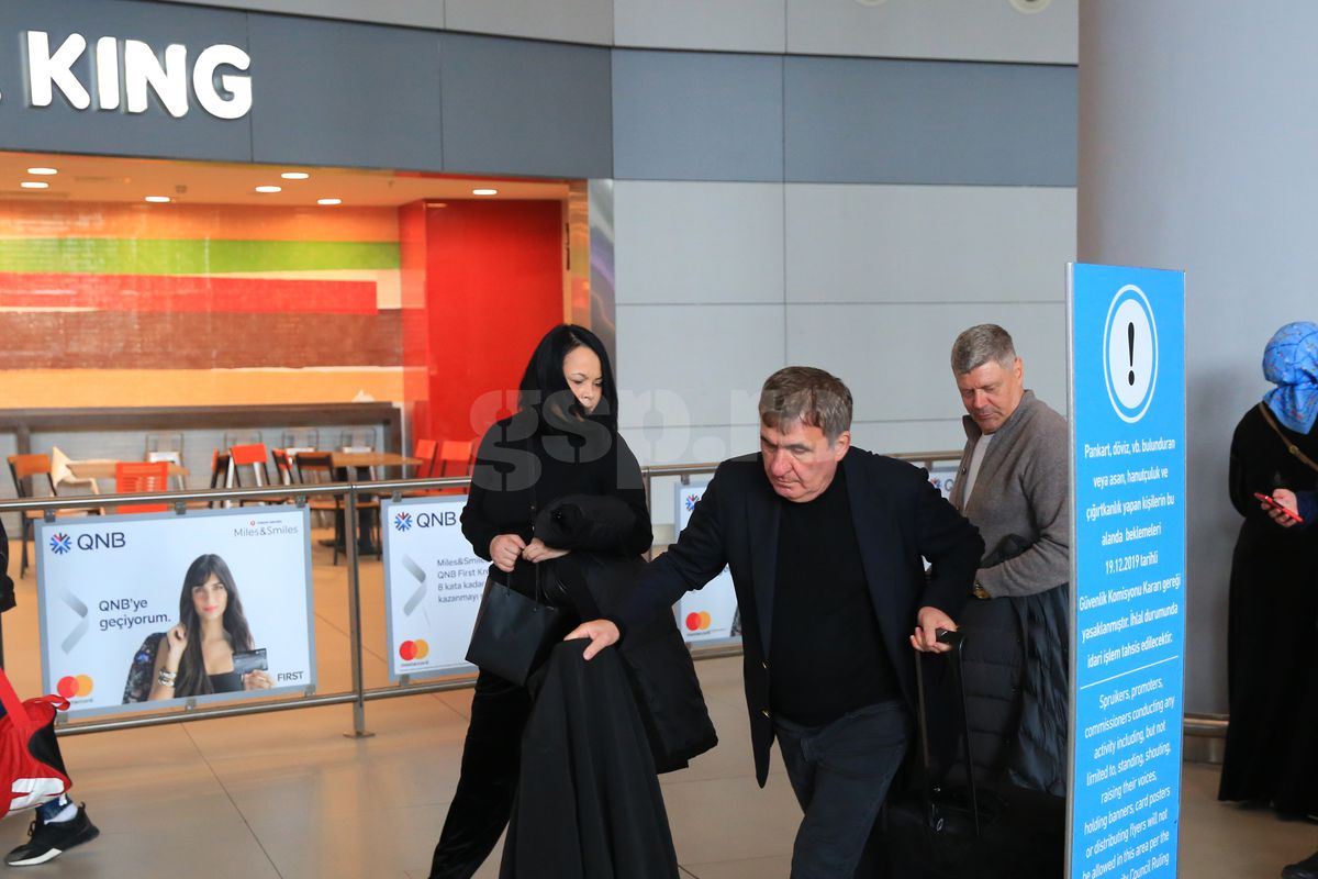 Sosirea Generației de Aur la aeroportul din Istanbul! Scenele surprinse de GSP