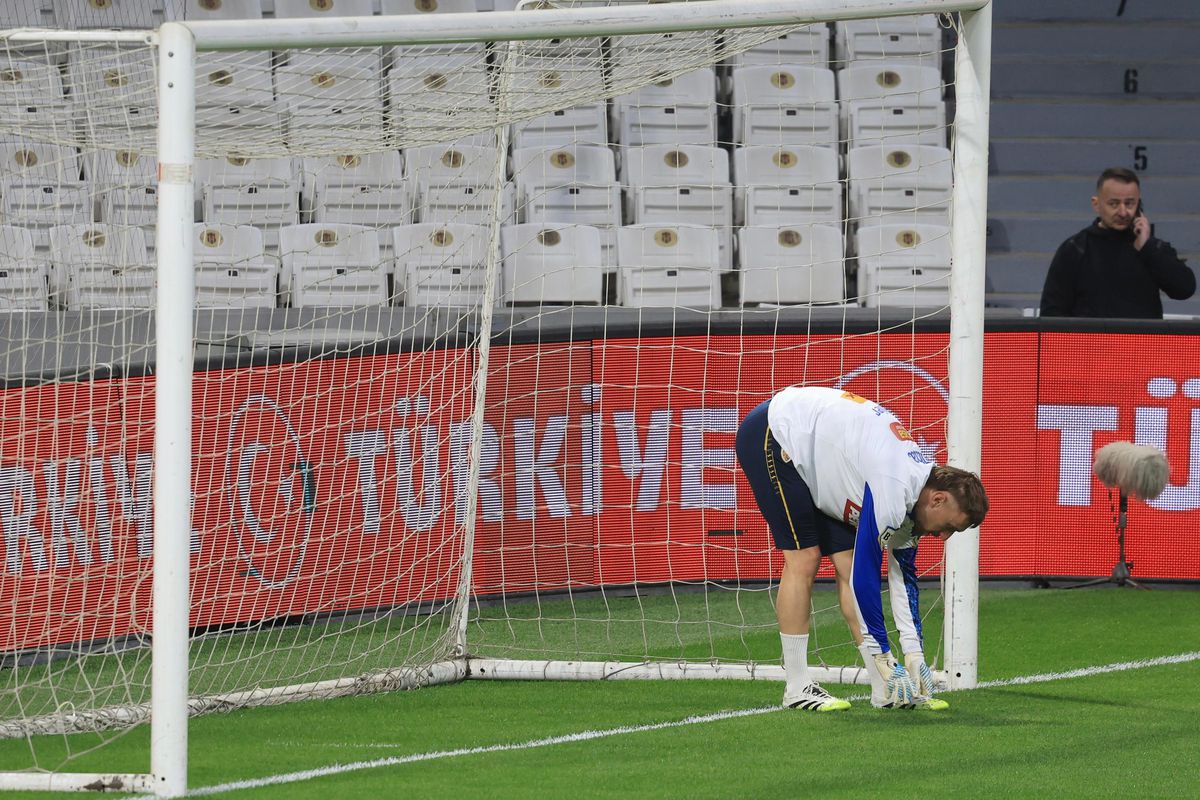 Costel Pantilimon și cei doi „tricolori” care pot aduce tăcerea la Istanbul