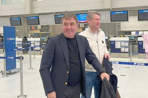 Liderii Generației de Aur au plecat în Turcia » Hagi, pe aeroport: „E lipsă de respect pentru Mircea Lucescu”