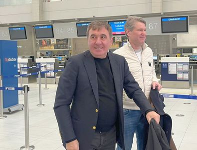 Liderii Generației de Aur au plecat în Turcia » Hagi, pe aeroport: „Mergem ...