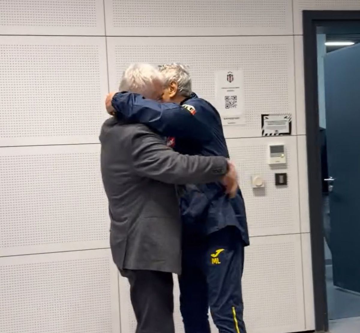 I-a pupat mâna lui Mircea Lucescu! Imaginile zilei la Istanbul