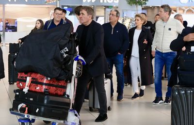 Hagi și Popescu au aterizat la Istanbul: imaginile surprinse de reporterii GSP cu „Regele” împingând la bagaje! » Turcii, înnebuniți: „Hagi e bașkan!”