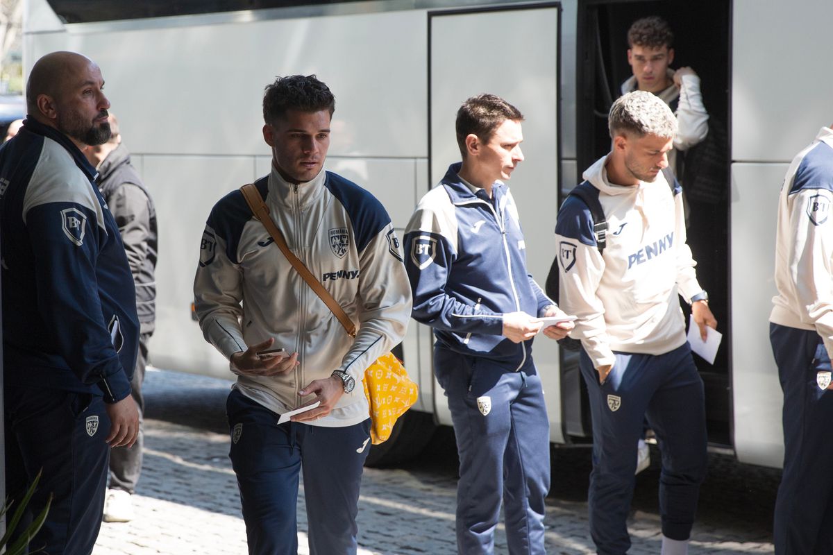 Tot ce s-a întâmplat la sosirea naționalei la Istanbul: detaliul remarcat la Mircea Lucescu și scenele petrecute la hotel » N-au lipsit Burleanu și Gino