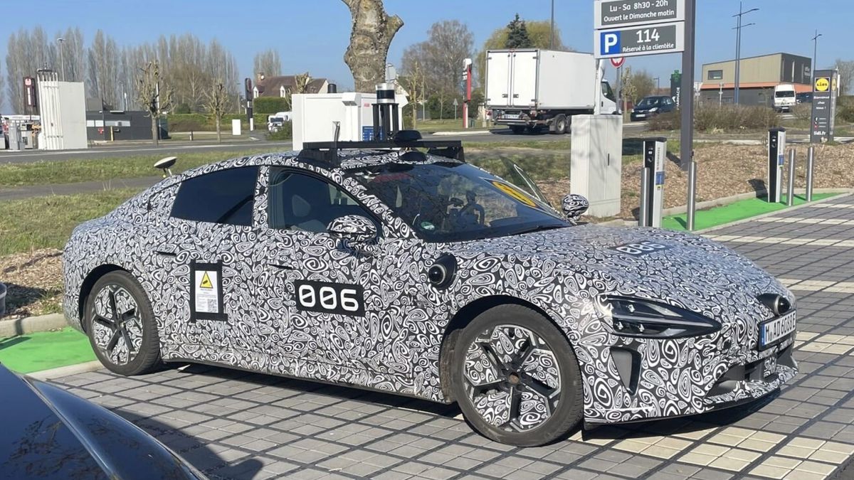 Rivalul chinezesc pentru Tesla, surprins pe străzile din Europa! Peste 100.000 de rezervări în doar două săptămâni de la lansare