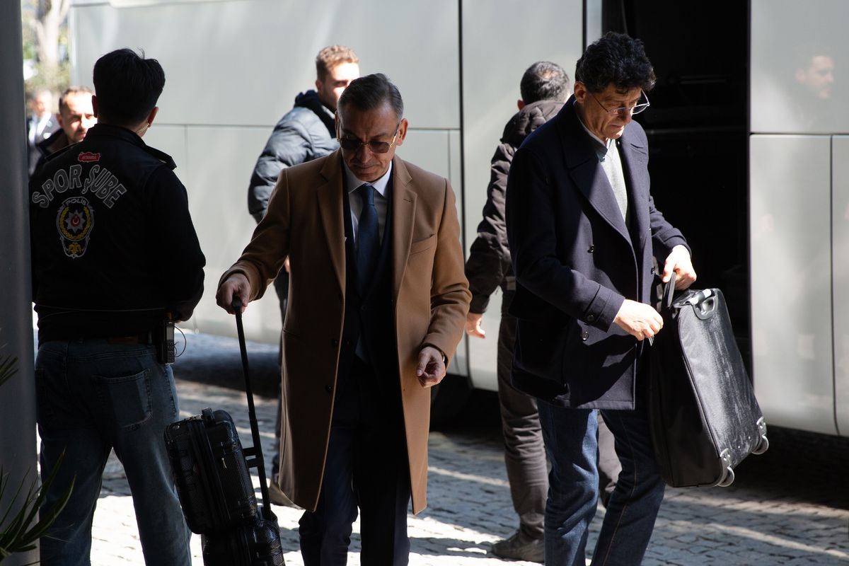 Tot ce s-a întâmplat la sosirea naționalei la Istanbul: detaliul remarcat la Mircea Lucescu și scenele petrecute la hotel » N-au lipsit Burleanu și Gino