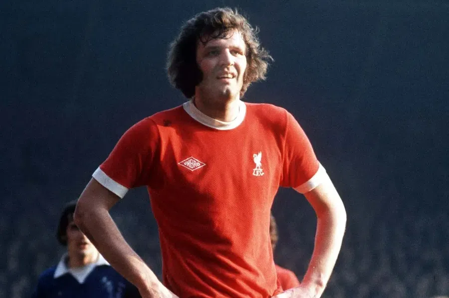 John Toshack în tricoul lui Liverpool, în perioada 1970-1978 Fostul antrenor al lui Gheorghe Hagi de la Real Madrid, diagnosticat cu o „boală teribilă”