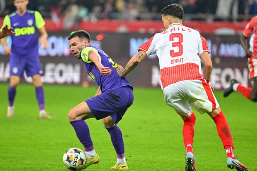 Andrei Cordea, aici în duel cu Raul Opruț de la Dinamo, foto: Imago Images