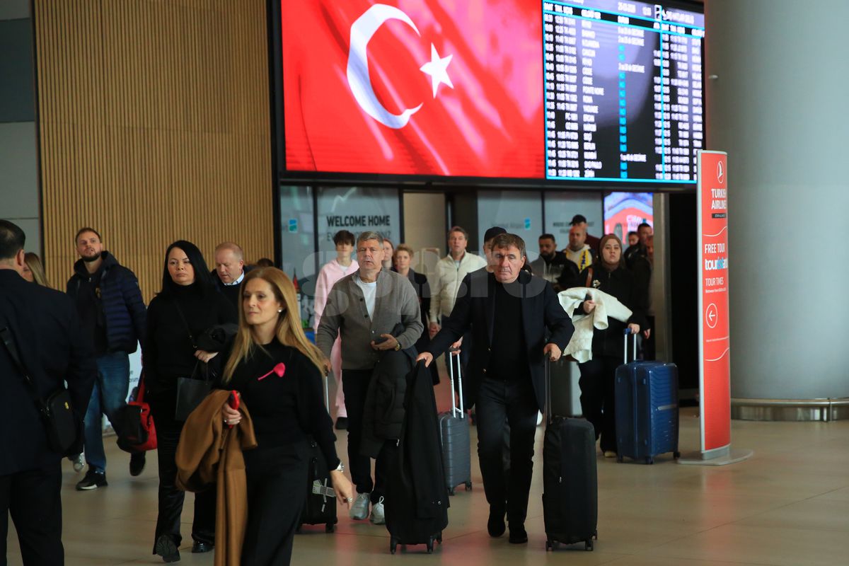 Sosirea Generației de Aur la aeroportul din Istanbul! Scenele surprinse de GSP