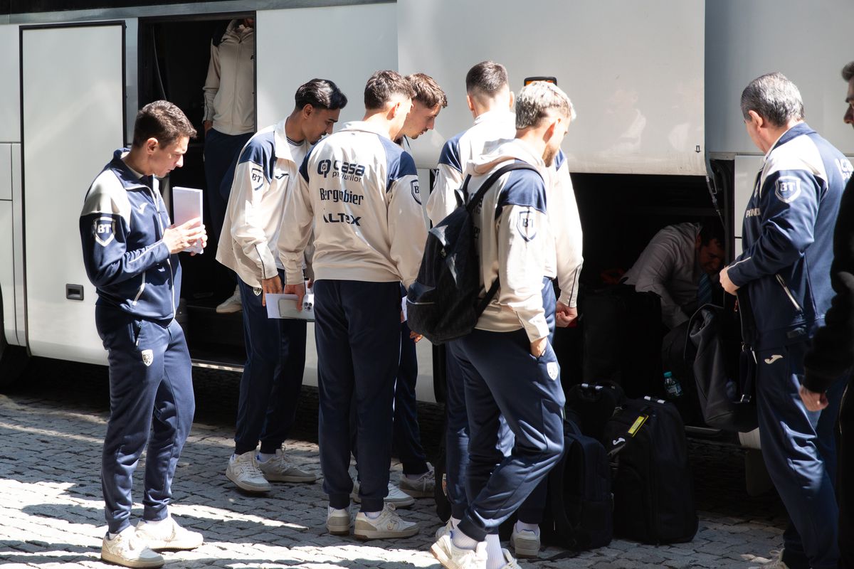 Sosirea echipei naţionale la hotelul din Istanbul