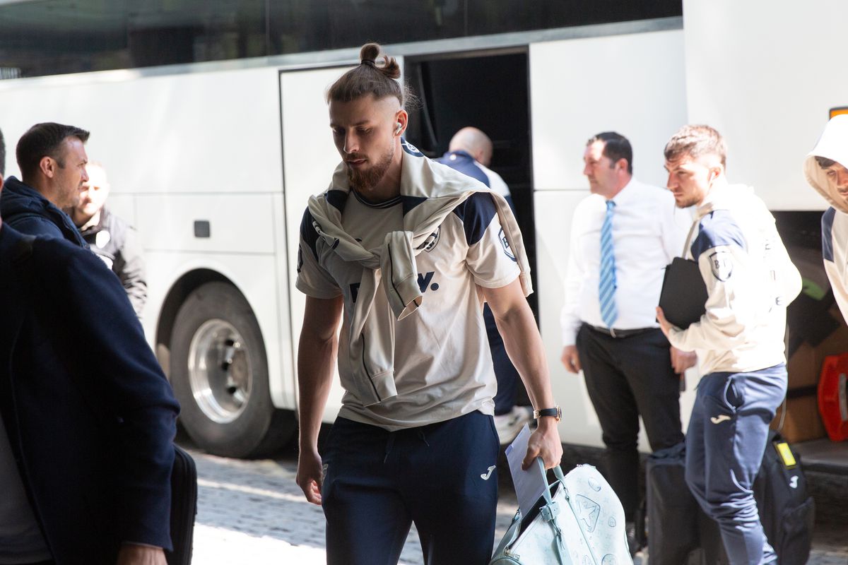 Tot ce s-a întâmplat la sosirea naționalei la Istanbul: detaliul remarcat la Mircea Lucescu și scenele petrecute la hotel » N-au lipsit Burleanu și Gino