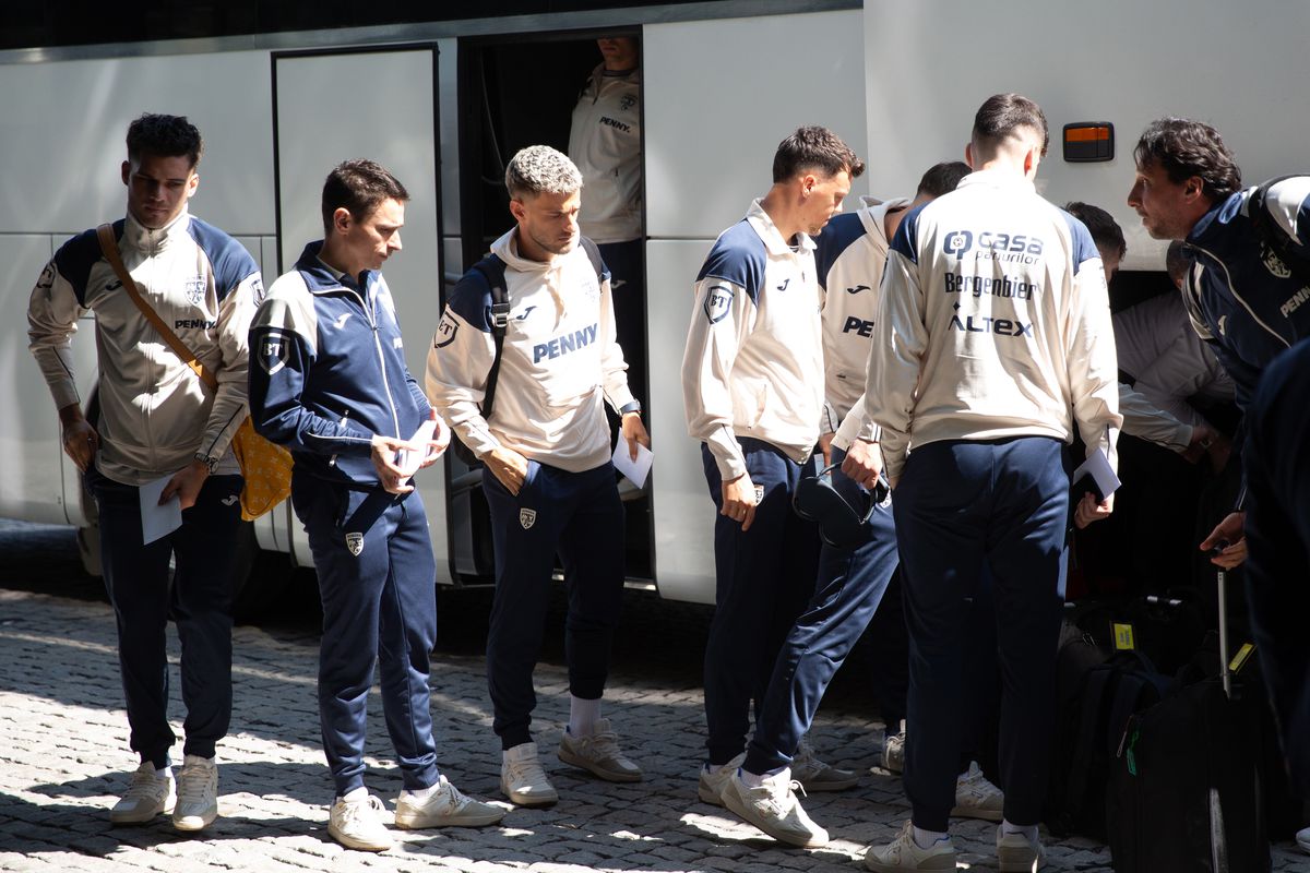 Tot ce s-a întâmplat la sosirea naționalei la Istanbul: detaliul remarcat la Mircea Lucescu și scenele petrecute la hotel » N-au lipsit Burleanu și Gino