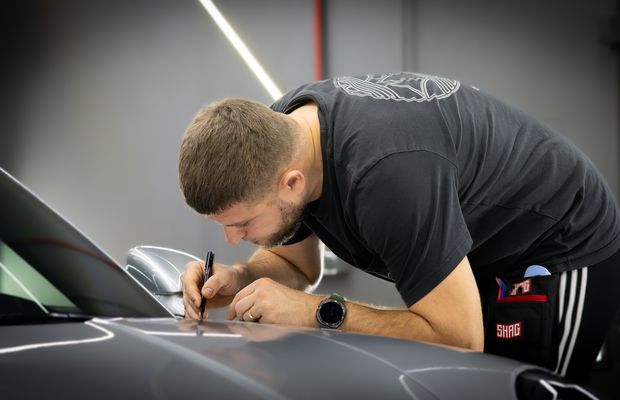 Folia care se repară singură: cum funcționează tehnologia self-healing