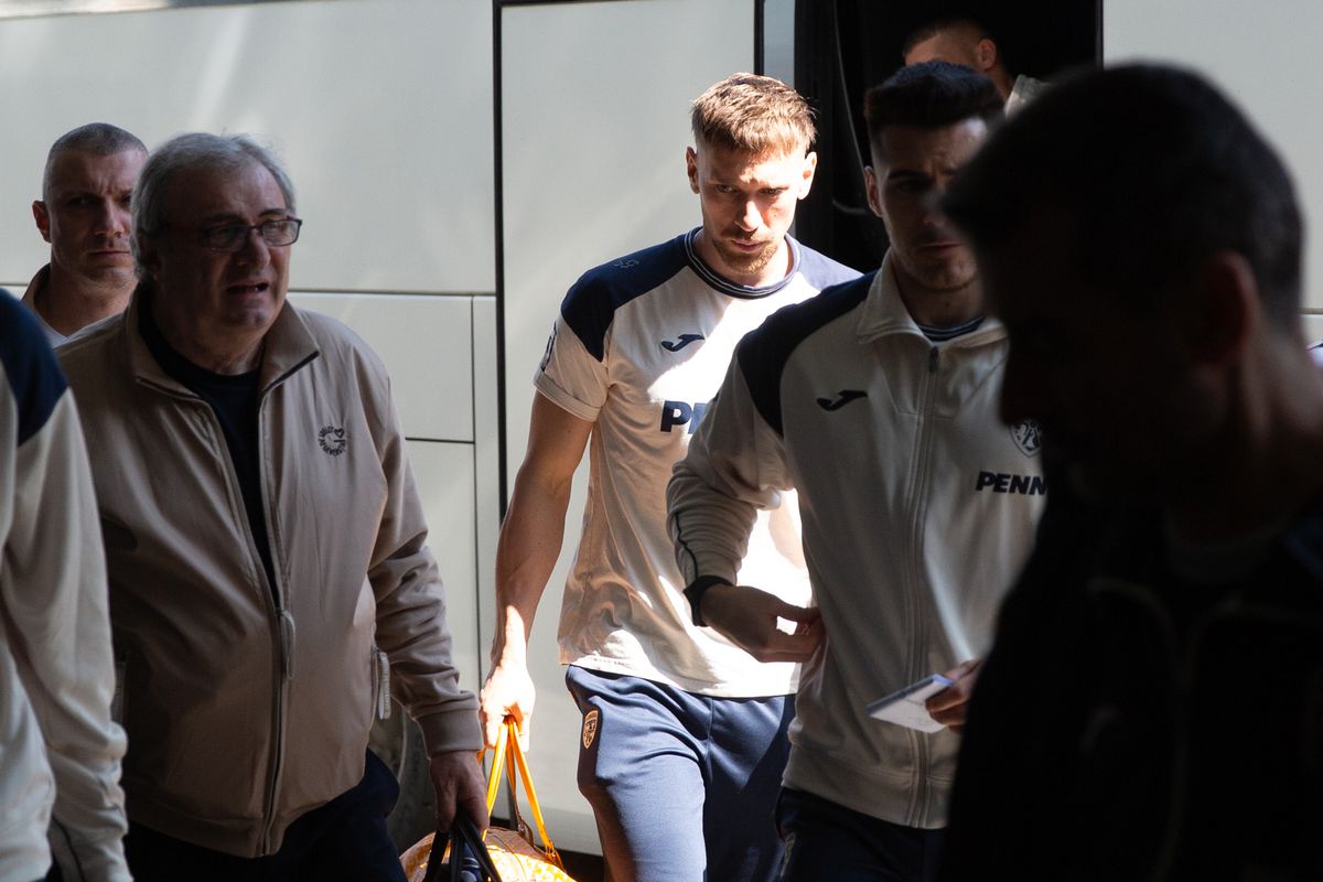 Tot ce s-a întâmplat la sosirea naționalei la Istanbul: detaliul remarcat la Mircea Lucescu și scenele petrecute la hotel » N-au lipsit Burleanu și Gino