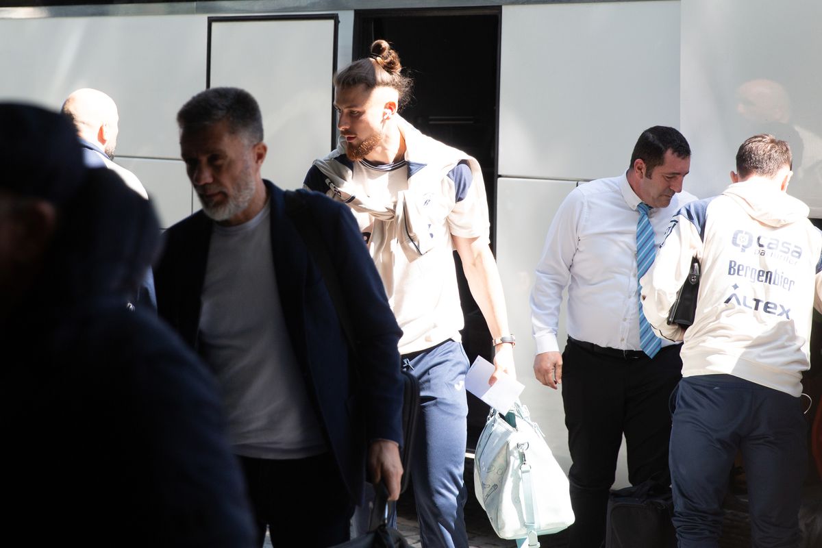 Tot ce s-a întâmplat la sosirea naționalei la Istanbul: detaliul remarcat la Mircea Lucescu și scenele petrecute la hotel » N-au lipsit Burleanu și Gino