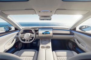 Rivalul chinezesc pentru Tesla, surprins pe străzile din Europa! Detalii despre sedanul electric care vrea să schimbe piața