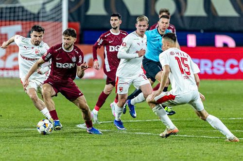 „Legea Novak” obligă cluburile să folosească 40% sportivi români. Foto: Facebook @CFRCluj