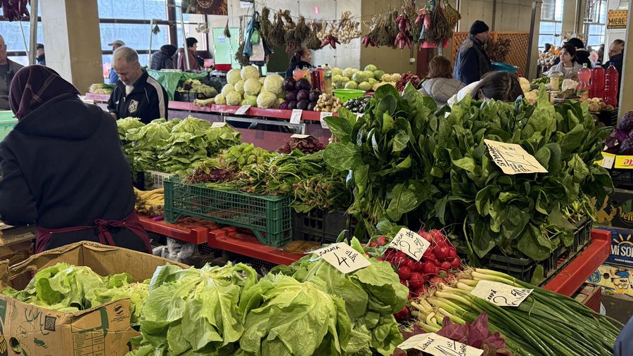 Piața Obor, o simfonie a legumelor „Trebuie să refac zilnic stocul!” » În Marele Bazar din Istanbul, reporterii GSP au găsit legătura cu România: costă 15 euro și „rupe piața”