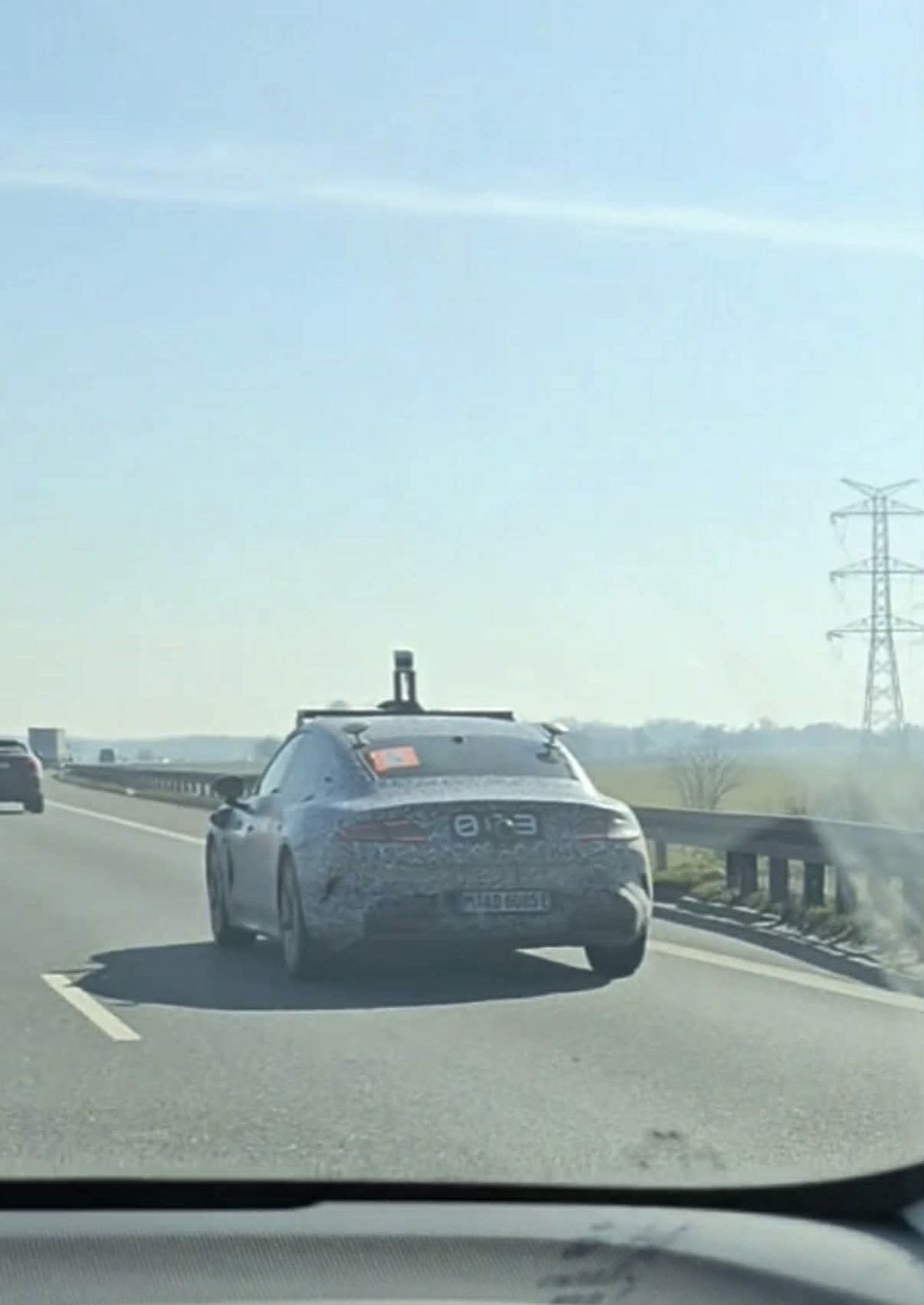 Rivalul chinezesc pentru Tesla, surprins pe străzile din Europa! Peste 100.000 de rezervări în doar două săptămâni de la lansare