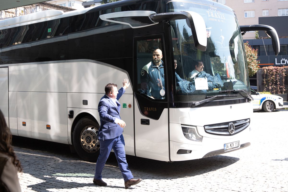 Tot ce s-a întâmplat la sosirea naționalei la Istanbul: detaliul remarcat la Mircea Lucescu și scenele petrecute la hotel » N-au lipsit Burleanu și Gino