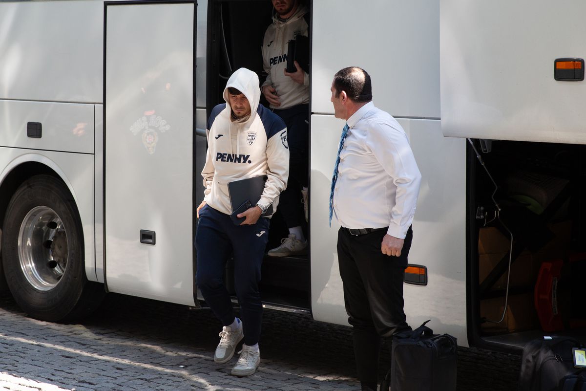 Tot ce s-a întâmplat la sosirea naționalei la Istanbul: detaliul remarcat la Mircea Lucescu și scenele petrecute la hotel » N-au lipsit Burleanu și Gino