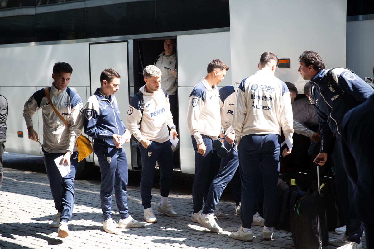 Tot ce s-a întâmplat la sosirea naționalei la Istanbul: detaliul remarcat la Mircea Lucescu și scenele petrecute la hotel » N-au lipsit Burleanu și Gino